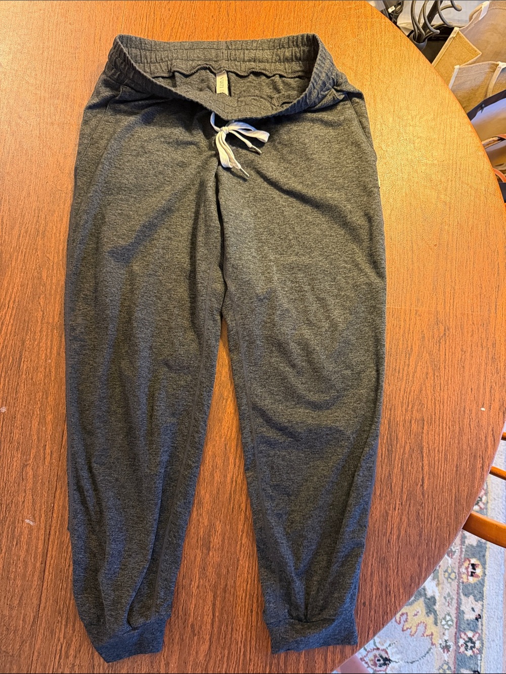 Vuori Women’s Performance Jogger Dark Gray - Small